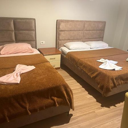 Eden Hostel ติรานา ภายนอก รูปภาพ