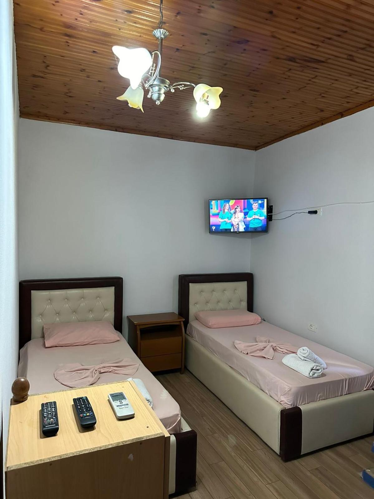 Eden Hostel ติรานา ภายนอก รูปภาพ