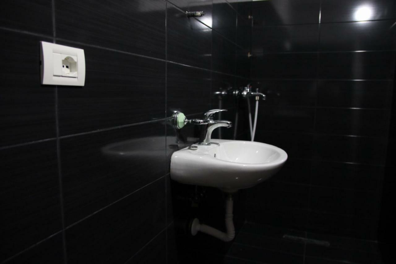 Eden Hostel ติรานา ภายนอก รูปภาพ