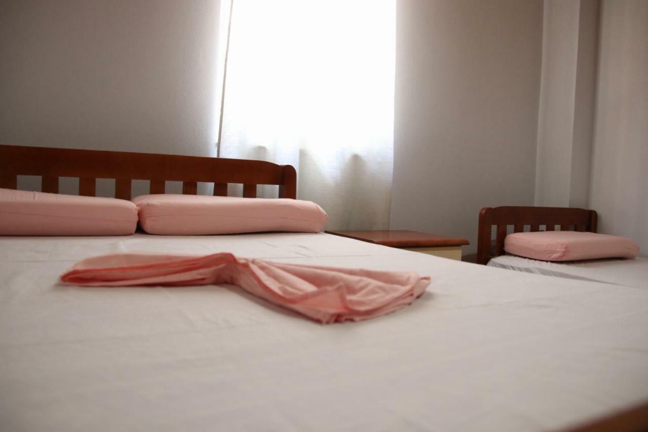 Eden Hostel ติรานา ภายนอก รูปภาพ